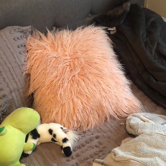 Fluffy Pink Pillow Case - Picture 2 of 2